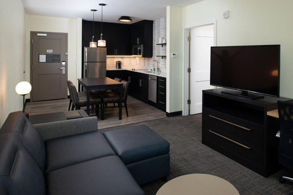 1 Bedroom Suite, 2 Queen, Sofa bed interior